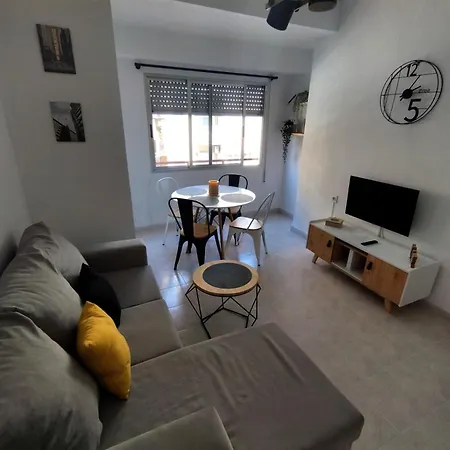 Sunny & Comfy With A Host Apartmán