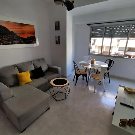 Sunny & Comfy With A Host Apartmán